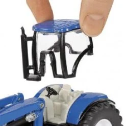 Siku New Holland Tractor With Front Loader And Strautmann Fodder Mixer 1 : 50 Scale